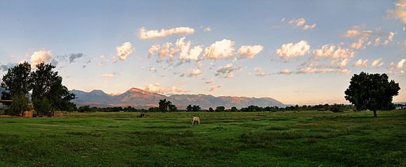 Sonnenaufgang in Serra Nevada und Long Pine, Kalifornien, USA