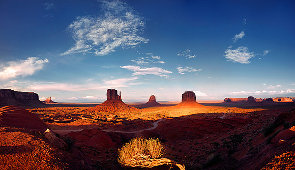 Monument Valley, Mexican Hut, Utah, USA
