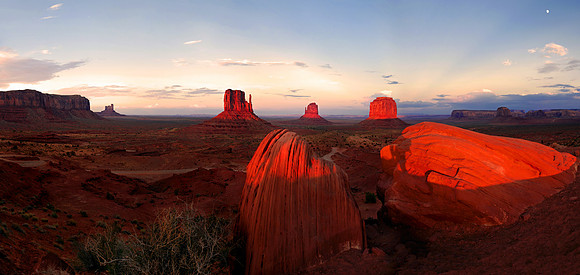Monument Valley, Mexican Hut, Utah, USA