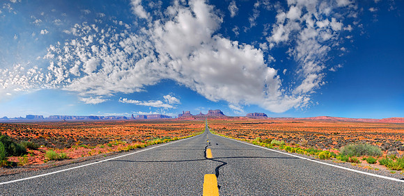 Straße zum Monument Valley, Mexican Hut, Utah, USA