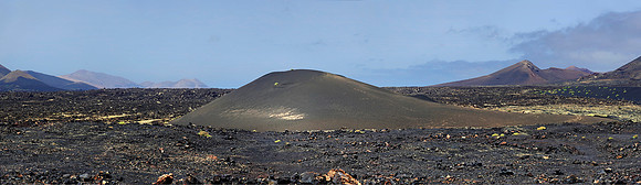 Wanderung durch das Lavameer und Vulkanbergen von La Garia bei Mancha Blanca